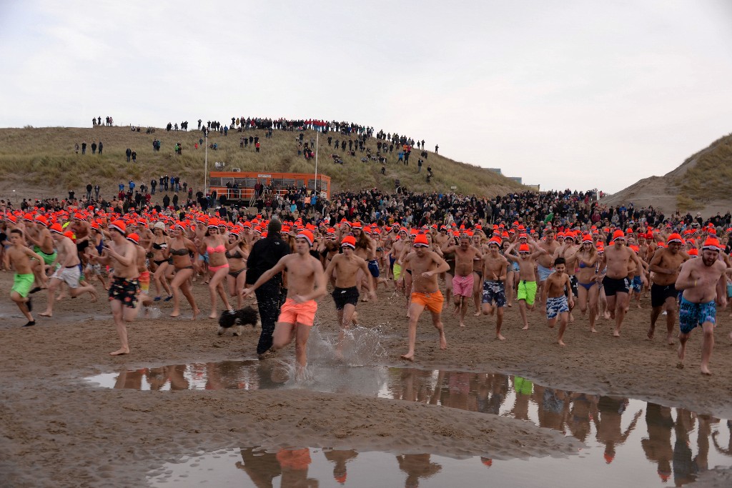 ../Images/Nieuwjaarsduik Nederzandt 2016 018.jpg